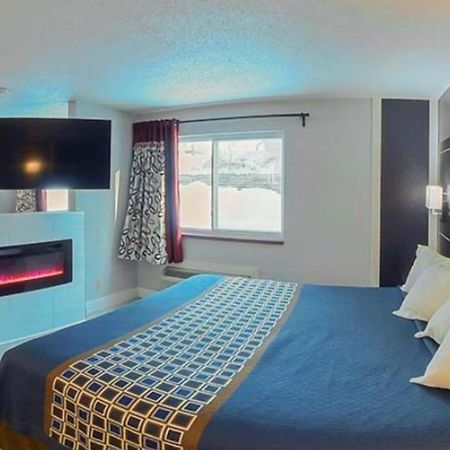 Coratel Inn & Suites By Jasper Hastings Esterno foto