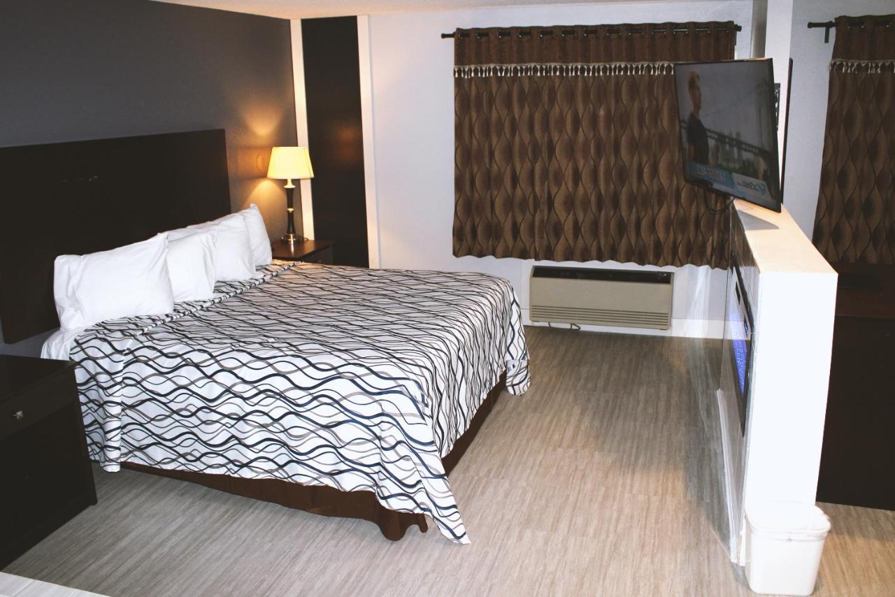 Coratel Inn & Suites By Jasper Hastings Esterno foto