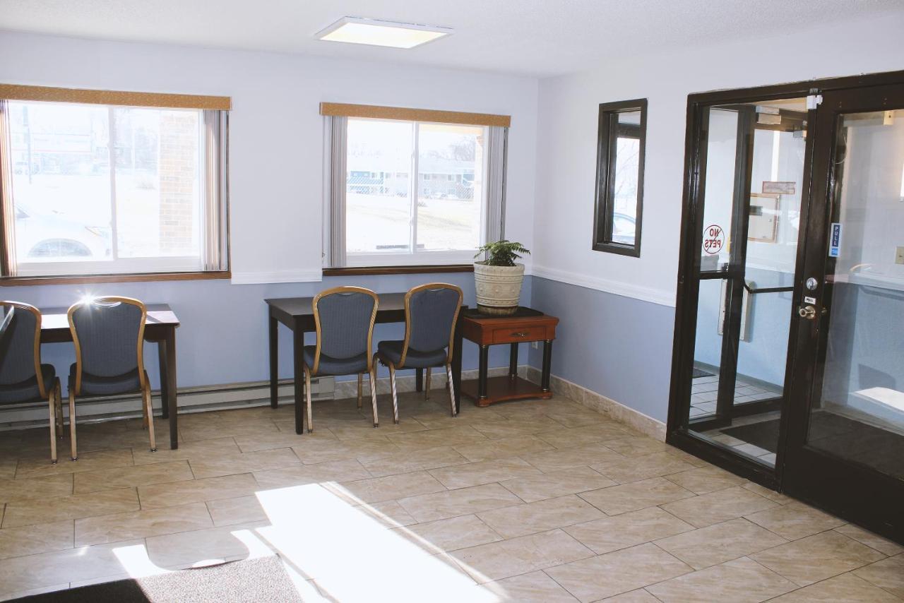 Coratel Inn & Suites By Jasper Hastings Esterno foto