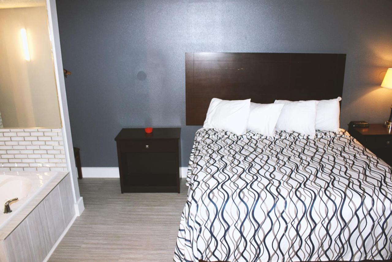 Coratel Inn & Suites By Jasper Hastings Esterno foto