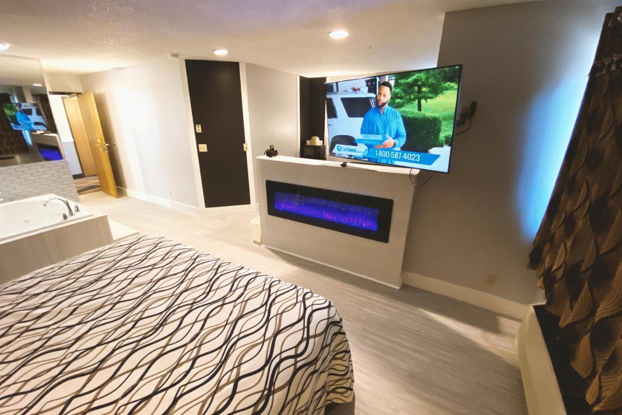 Coratel Inn & Suites By Jasper Hastings Esterno foto