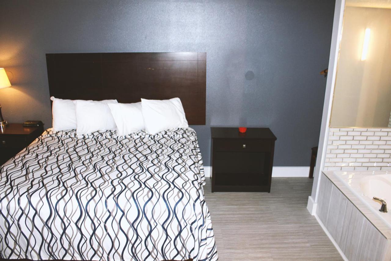 Coratel Inn & Suites By Jasper Hastings Esterno foto