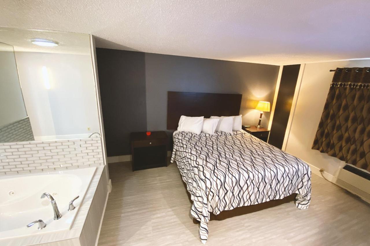 Coratel Inn & Suites By Jasper Hastings Esterno foto