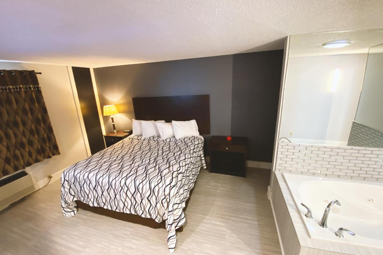 Coratel Inn & Suites By Jasper Hastings Esterno foto