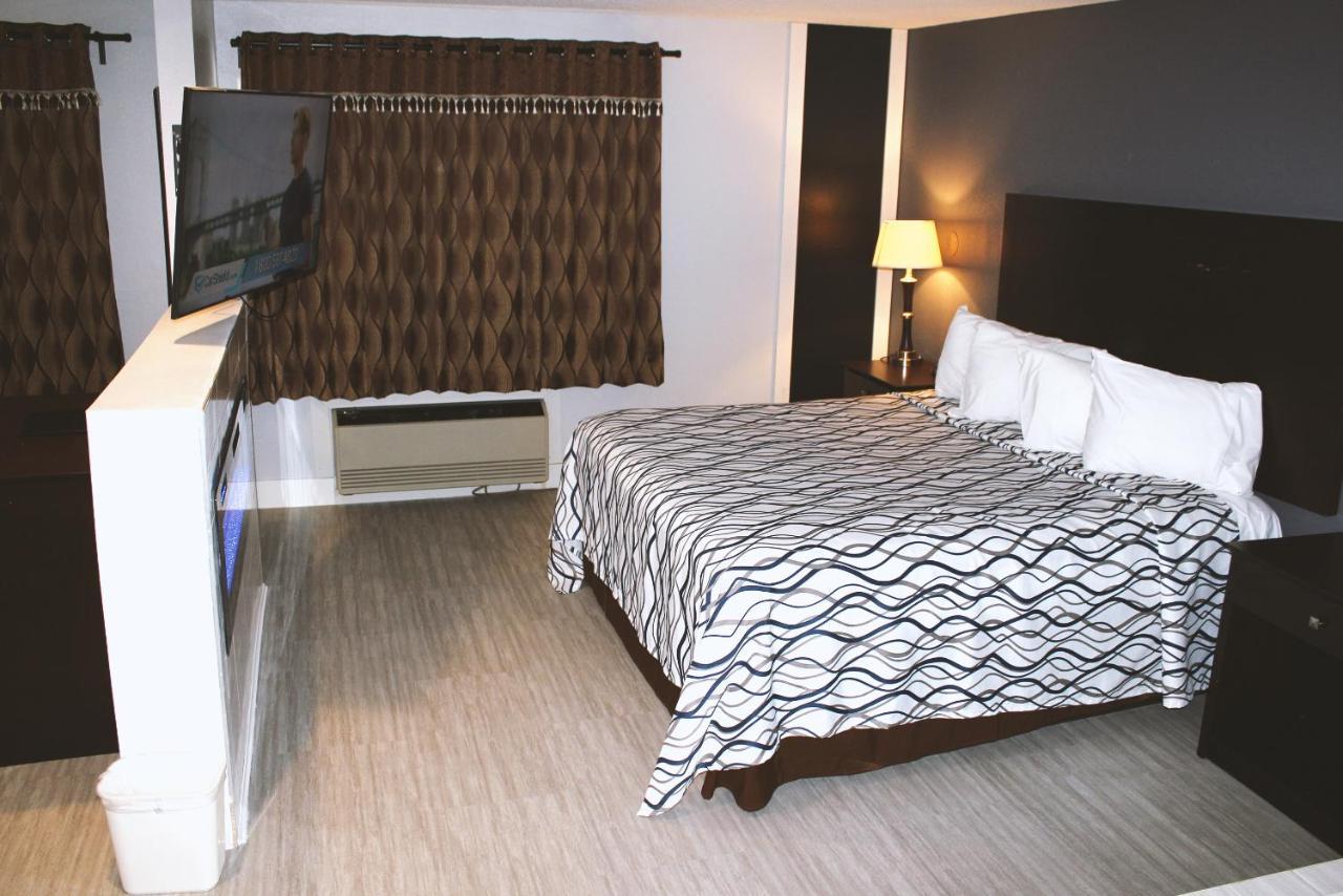 Coratel Inn & Suites By Jasper Hastings Esterno foto