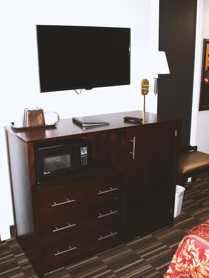 Coratel Inn & Suites By Jasper Hastings Esterno foto