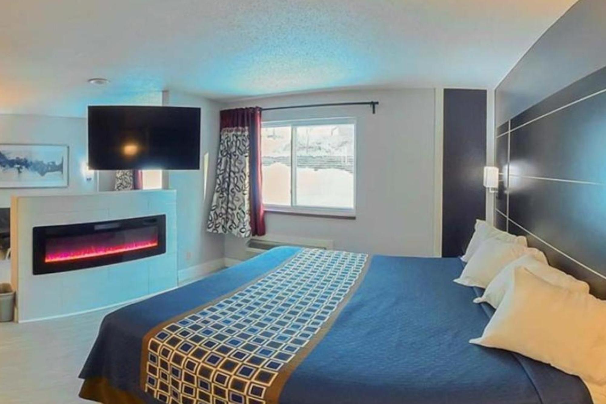 Coratel Inn & Suites By Jasper Hastings Esterno foto
