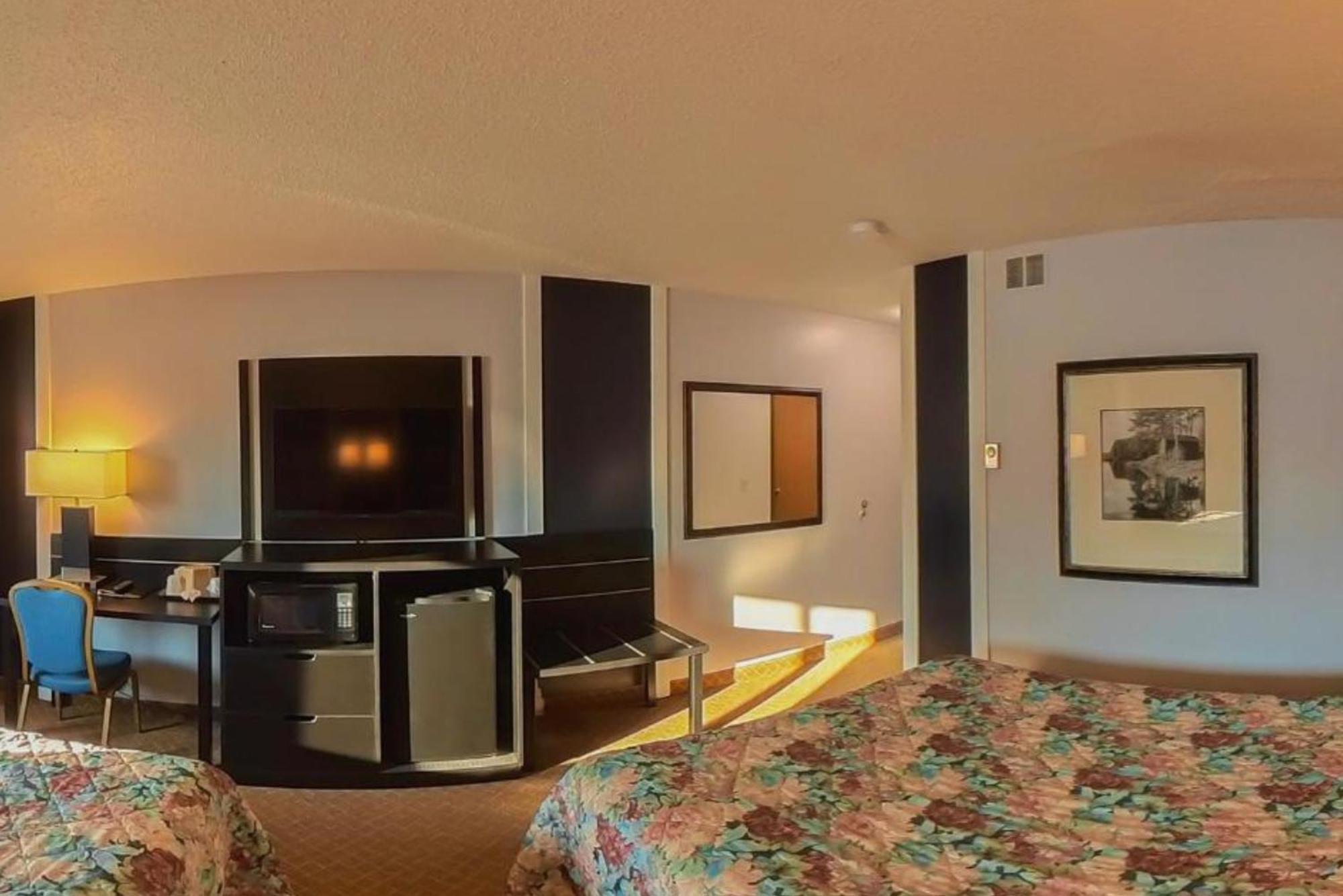 Coratel Inn & Suites By Jasper Hastings Esterno foto