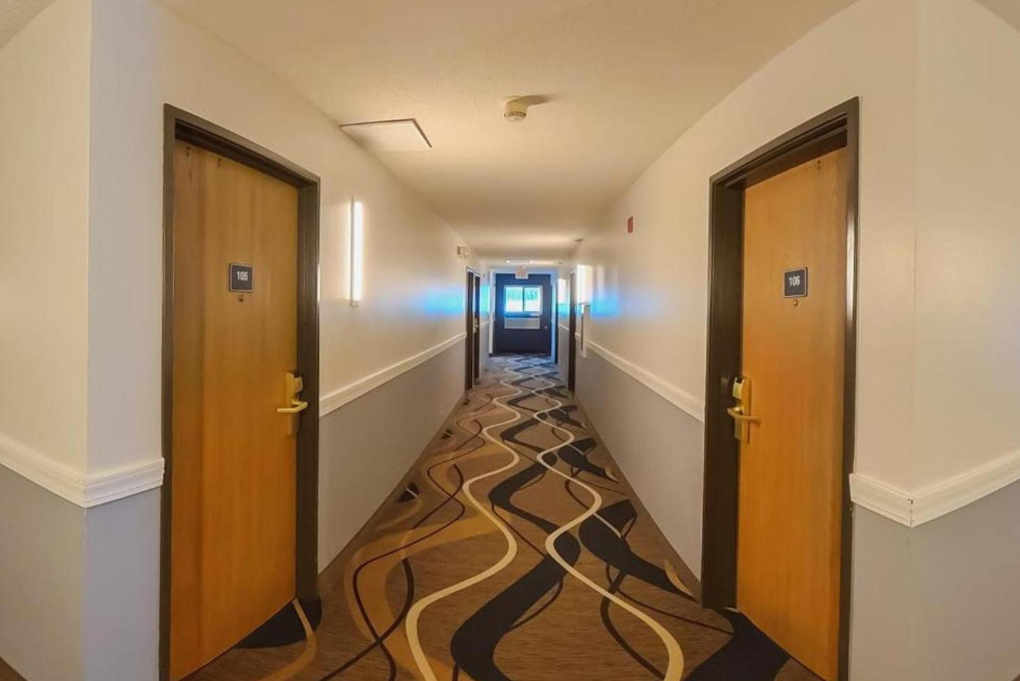 Coratel Inn & Suites By Jasper Hastings Esterno foto