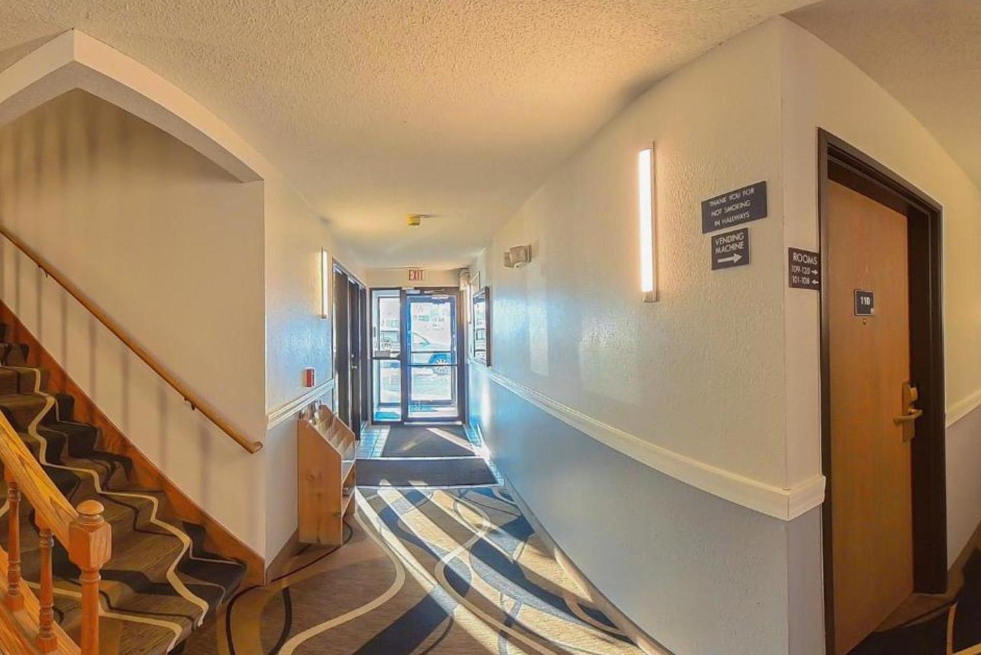 Coratel Inn & Suites By Jasper Hastings Esterno foto