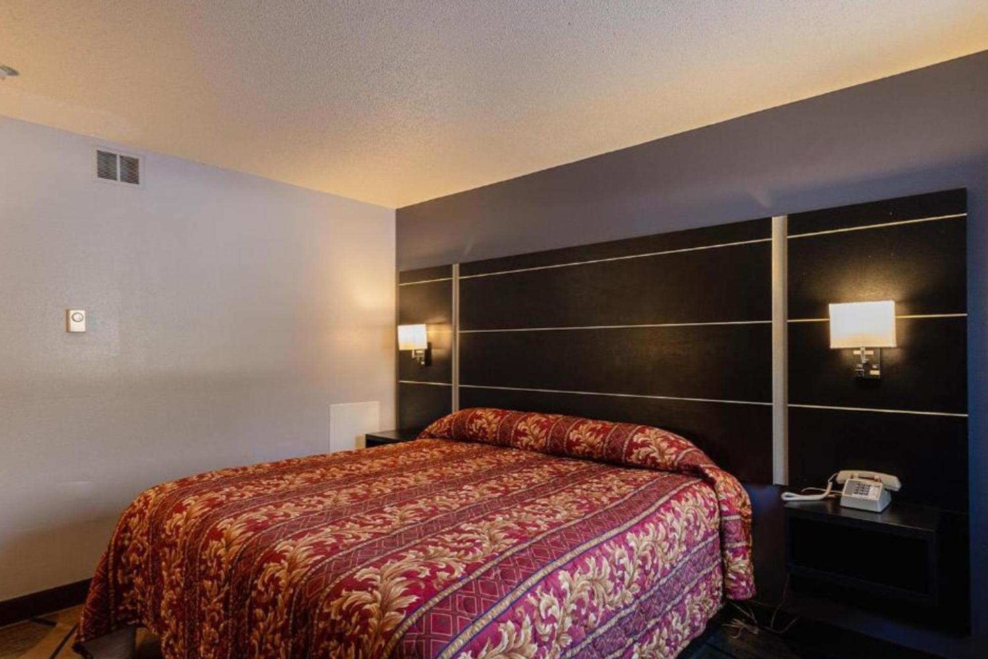 Coratel Inn & Suites By Jasper Hastings Esterno foto