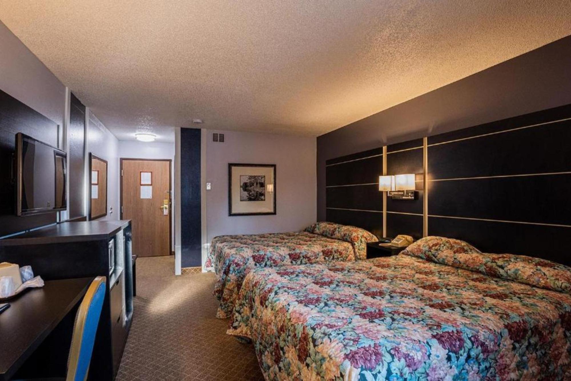 Coratel Inn & Suites By Jasper Hastings Esterno foto