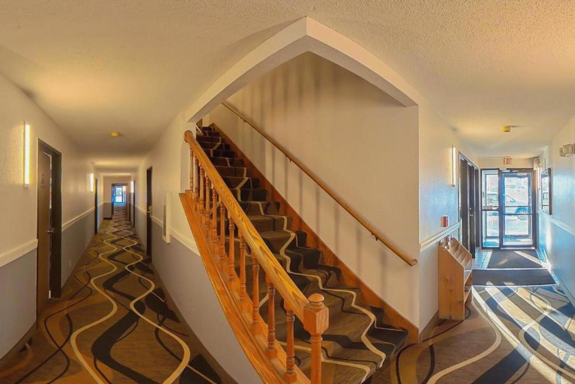 Coratel Inn & Suites By Jasper Hastings Esterno foto