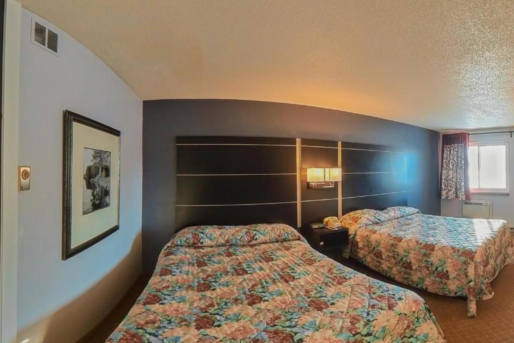 Coratel Inn & Suites By Jasper Hastings Esterno foto
